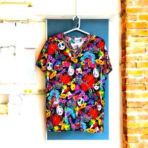 Women’s Colorful Mask Print Shirt. Extra large. Scrub top. Vibrant  fiesta